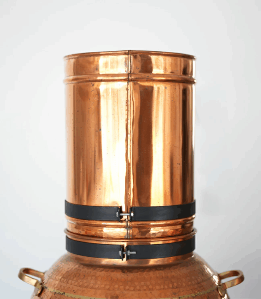 EPICROEBEの銅製蒸留器