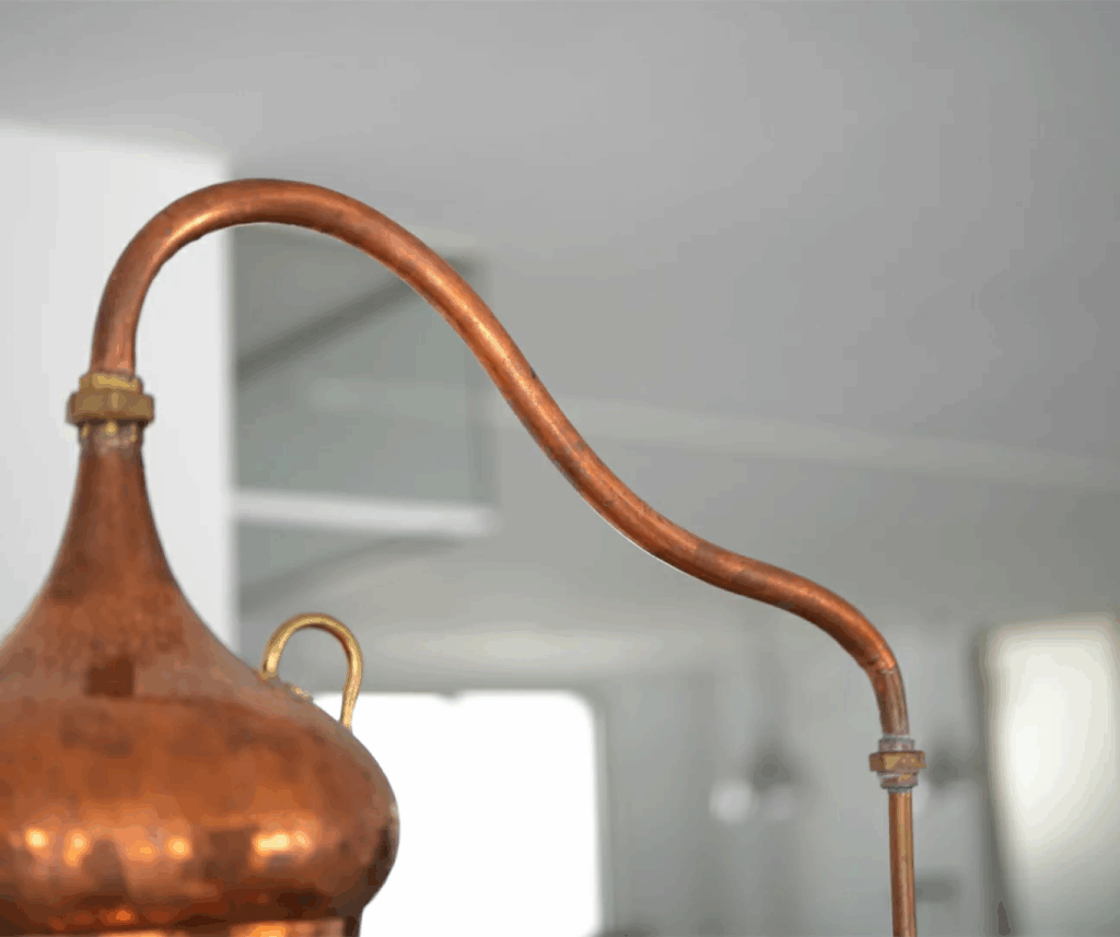 EPICROEBEの銅製蒸留器