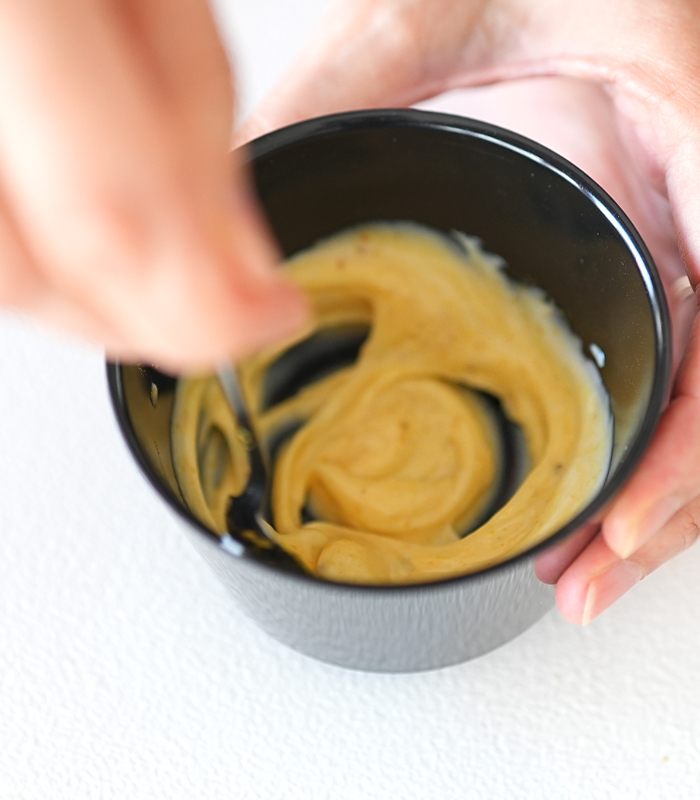 マヨネーズにオリエンタルゴールドを混ぜる