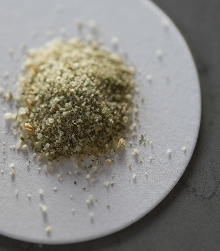 地中海の香りを表現したハーブソルト「アロマティック・メディテラニアン」の塩